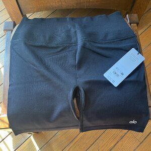 Alo 5" Seamless Ribbed Favorite Short - NWT Black - Size L